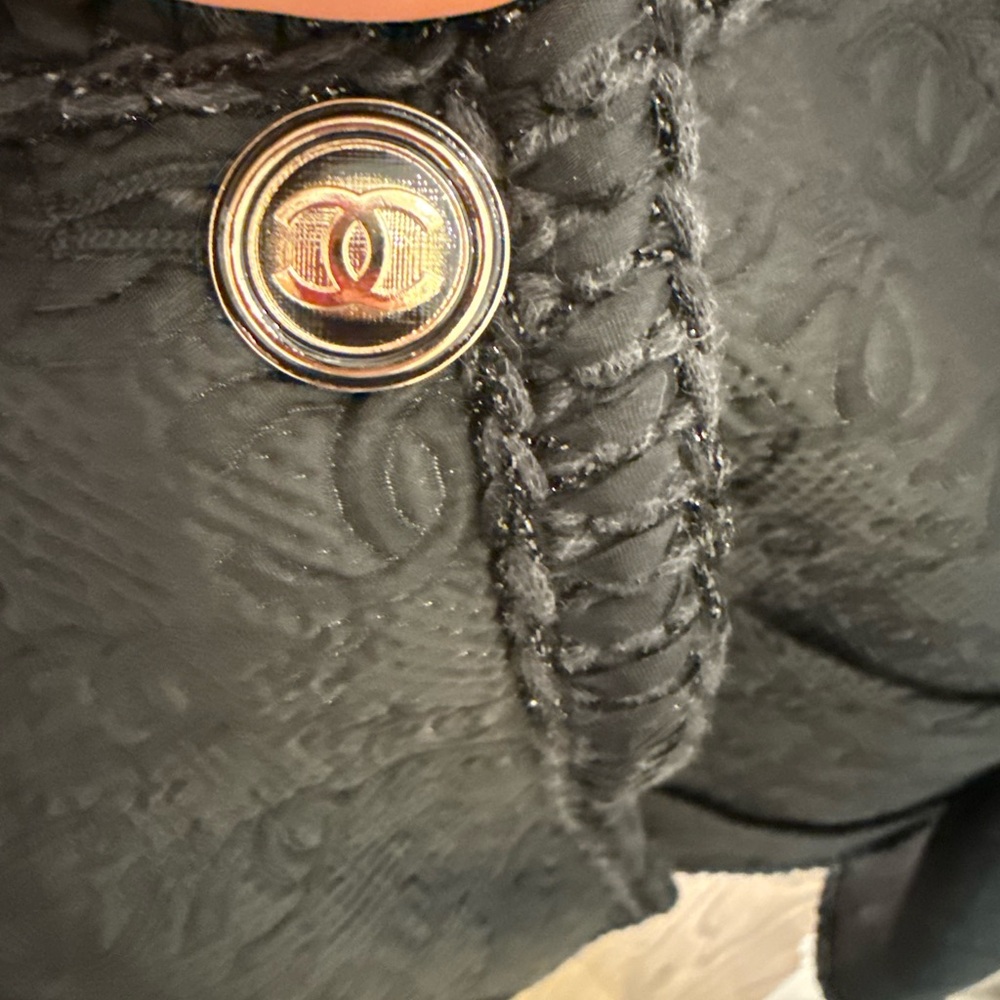 CHANEL Elegant Black Textured Classic RTW Blazer - Picture 4 of 6
